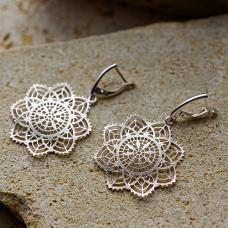 Бижутерия для осени: искусство гармонии с ускользающей природой