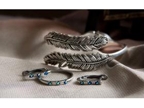 От базовых единиц к сильной коллекции: как сформировать ваш ассортимент бижутерии